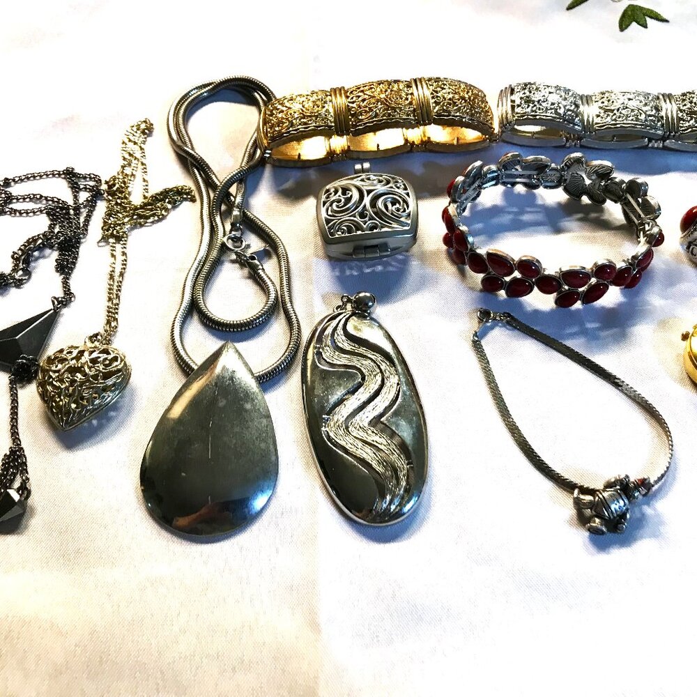 LArge bundle of Vintage costume jewelry